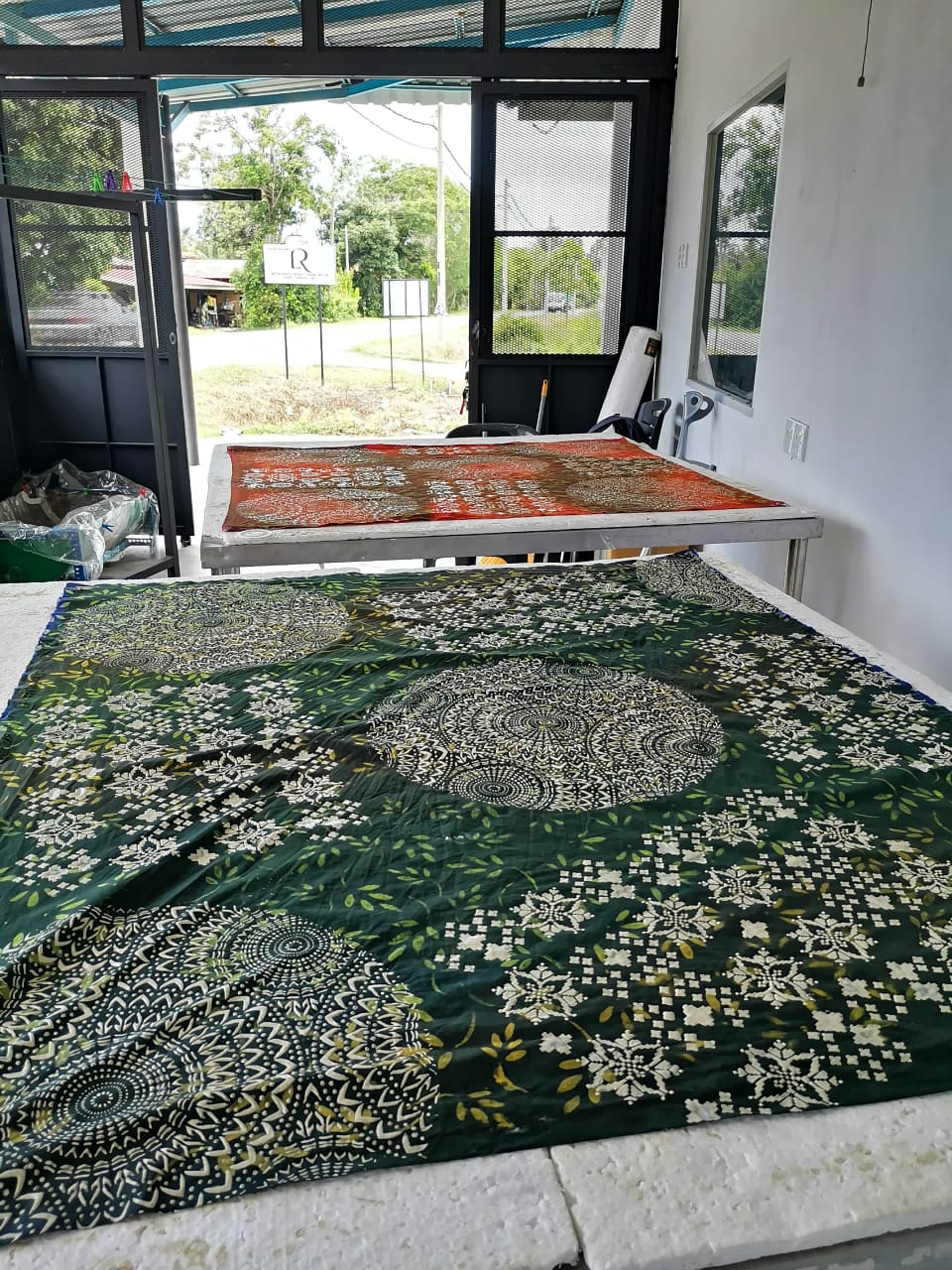 Kain Batik Tanah Liat yang siap dihasilkan di bengkel RONALOKA